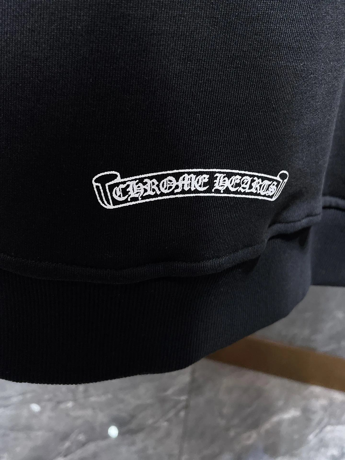 P250 Chrome Hearts Autumn and Winter 2025 Counter Synchronization ❤️ Chrome Sanskrit Cross Foamed Sweatshirt Improved Customized Version 1:1 High-Gram Weight High-Quality Fabric Recommended Color: White Black Size: S, M, L, XL